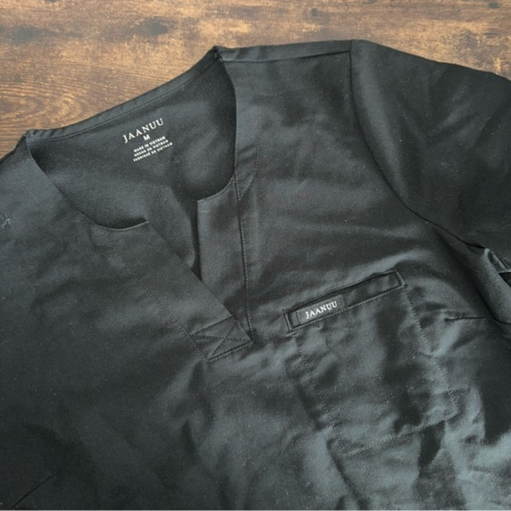 Jaanuu‎ Women's Scrub Top Black Size M Short Sleeve V Neck Pocket Stretch
